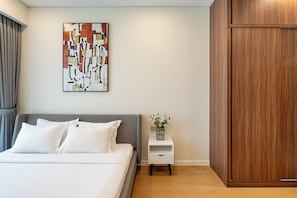 Appartement Deluxe, 2 chambres, balcon, vue ville | Minibar, bureau, espace de travail pour ordinateur portable