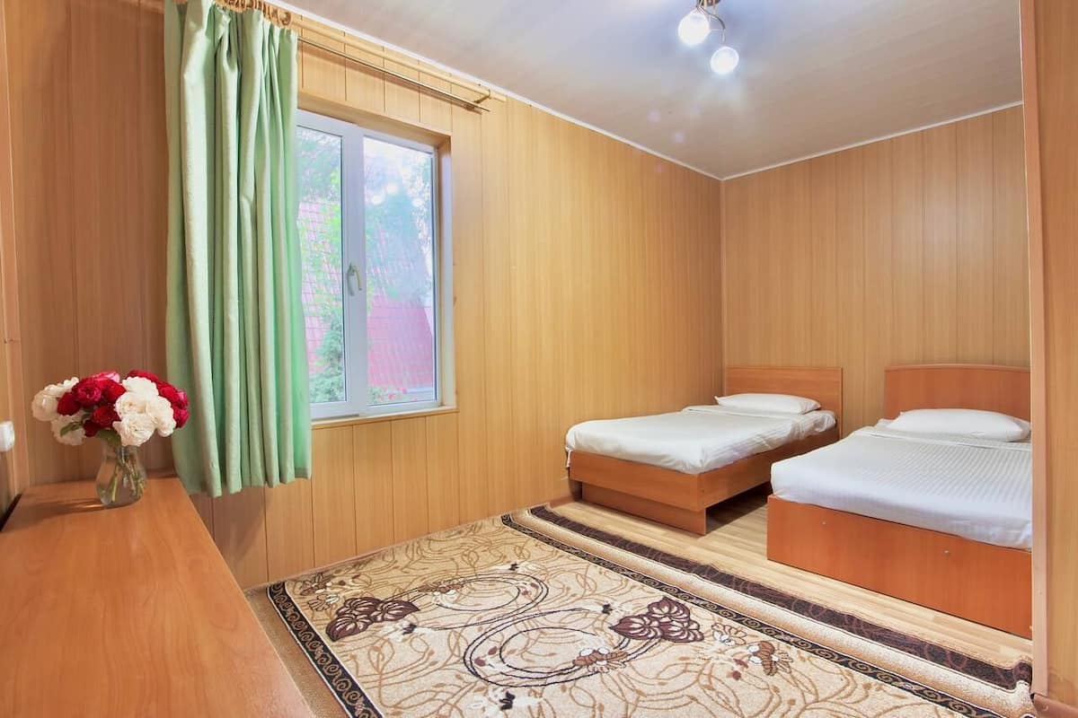 Chambre Familiale, véranda | Espace de travail pour ordinateur portable, Wi-Fi gratuit