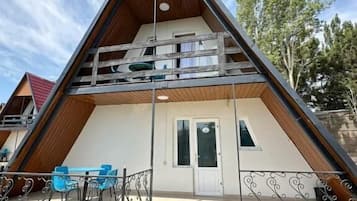 Cabin, Lanai | Laptop workspace, free WiFi