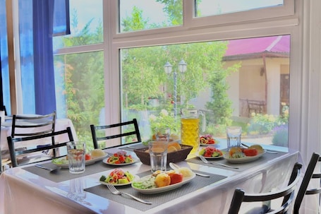 In-room dining. Dolinka Deluxe