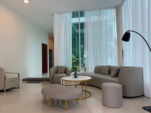 myRoom at 11 J Adams