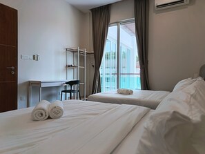 Quadruple Room | Iron/ironing board, free WiFi - myRoom at 11 J Adams (George Town)