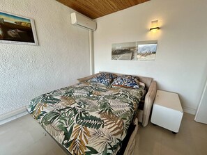 1 bedroom - Air-conditioned 1-Bedroom with Loggia & Parking near Beach (Unknown)