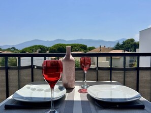 Outdoor dining - Air-conditioned 1-Bedroom with Loggia & Parking near Beach (Unknown)