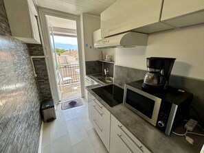 Kühlschrank, Herdplatte, Geschirrspüler