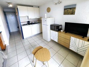 Microwave, oven, stovetop, coffee/tea maker - T2 in Cap d'Agde, pool and parking, near beach, for 4 ppl (Cap d'Agde)