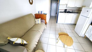 Living area - T2 in Cap d'Agde, pool and parking, near beach, for 4 ppl (Cap d'Agde)