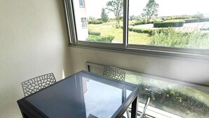 Dining - T2 in Cap d'Agde, pool and parking, near beach, for 4 ppl (Cap d'Agde)