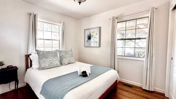 4 chambres, fer et planche à repasser, lit parapluie, Wi-Fi gratuit