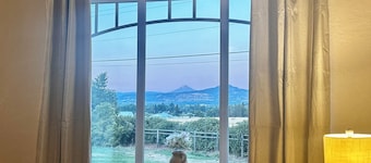1960's Farmhouse- VIEWS! - Gated-Wineries-Rogue X