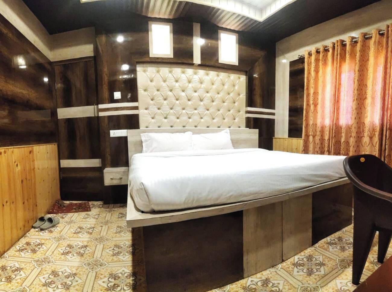 Classic Double Room, Balcony, Mountain View | Free WiFi, bed sheets