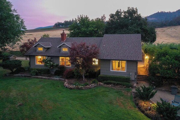 Exterior - Wake to breathtaking sunrises over the rolling hills! Relax by the fire under the stars, & sunset dinners beneath fragrant wisteria pergola. Surrounded by wineries and minutes from historic Jacksonville. Charm, convenience & budget friendly. (Central Point)