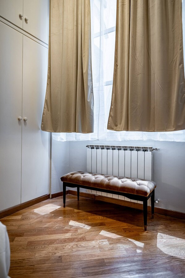 Unclassified image, 1 of 48, button