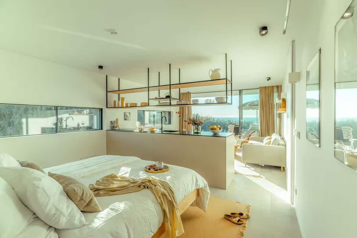 Studio, balcon, vue mer