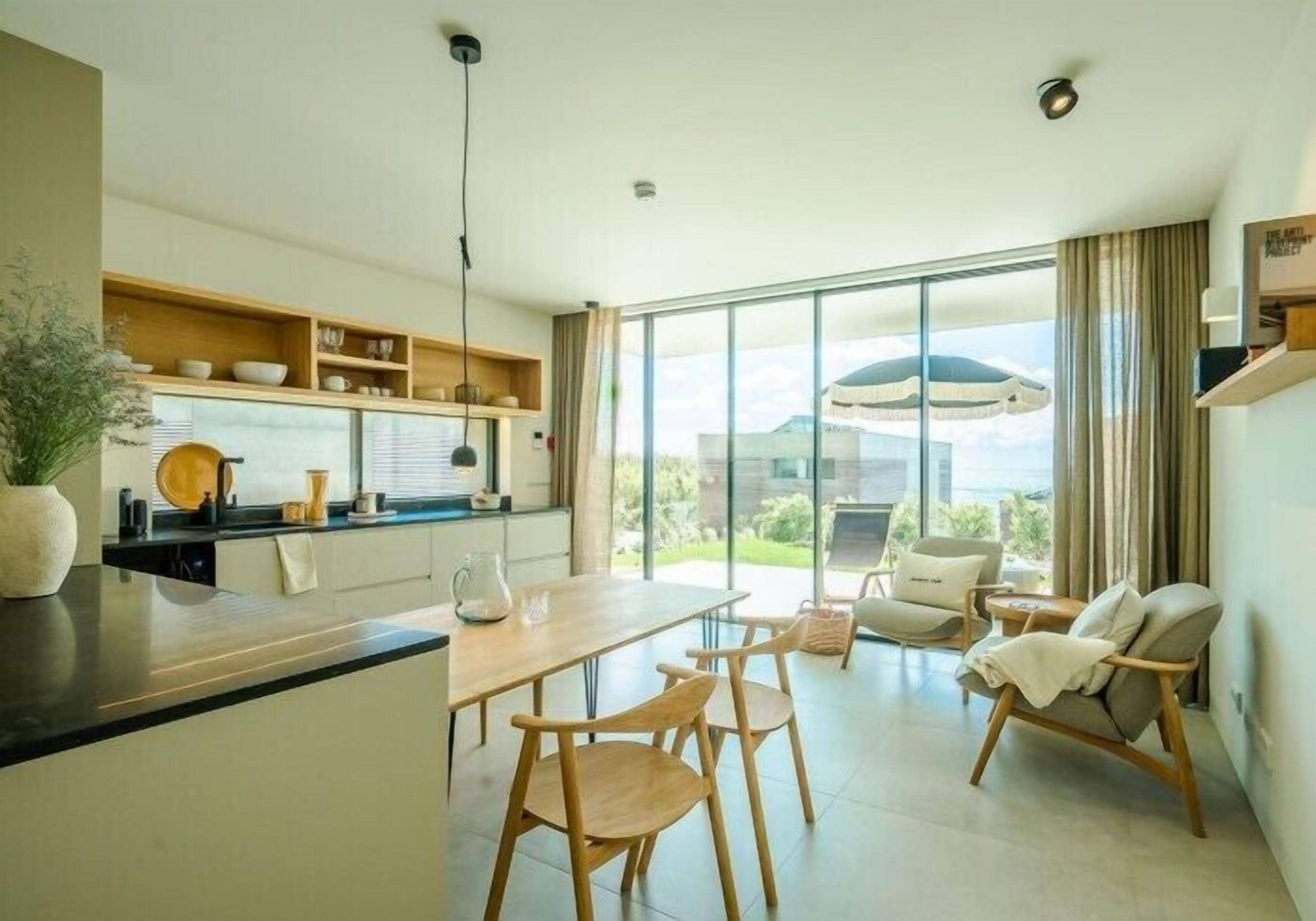 Estudio, terraza | Cocina privada | Frigorífico, microondas, placa de cocina y lavavajillas