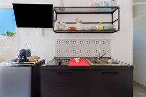 Fridge, stovetop, coffee/tea maker, cookware/dishes/utensils