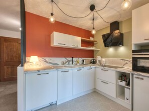 Réfrigérateur, micro-ondes, four, lave-vaisselle