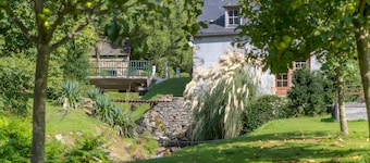 Ferienhaus 'Ainerak' mit Bergblick, privatem Pool und WLAN