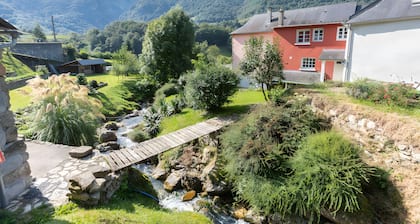 Maison de vacances 'Ainerak' avec vue sur les montagnes, piscine privée et Wi-Fi