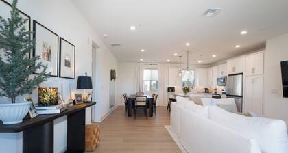 Discover Desert Luxury: Stunning 2-Bedroom, 2-Bath Condo, Pool, Dog Park & MORE