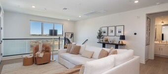 Discover Desert Luxury: Stunning 2-Bedroom, 2-Bath Condo, Pool, Dog Park & MORE
