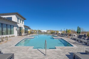 Pool - Discover Desert Luxury: Stunning 2-Bedroom, 2-Bath Condo, Pool, Dog Park & MORE (Phoenix)