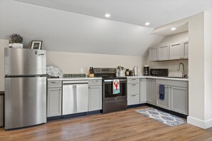 Microwave, dishwasher, coffee/tea maker, toaster