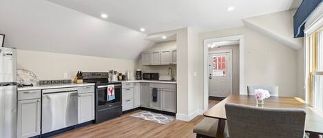 Microwave, dishwasher, coffee/tea maker, toaster