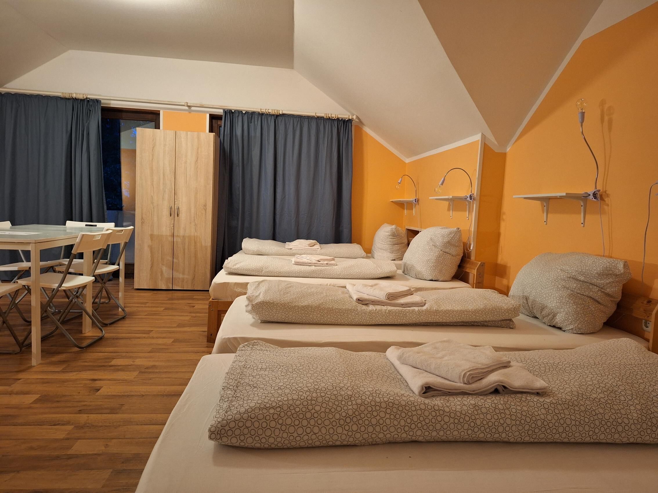 Chambre Quadruple | Ameublement personnalisé, fer et planche à repasser, Wi-Fi gratuit