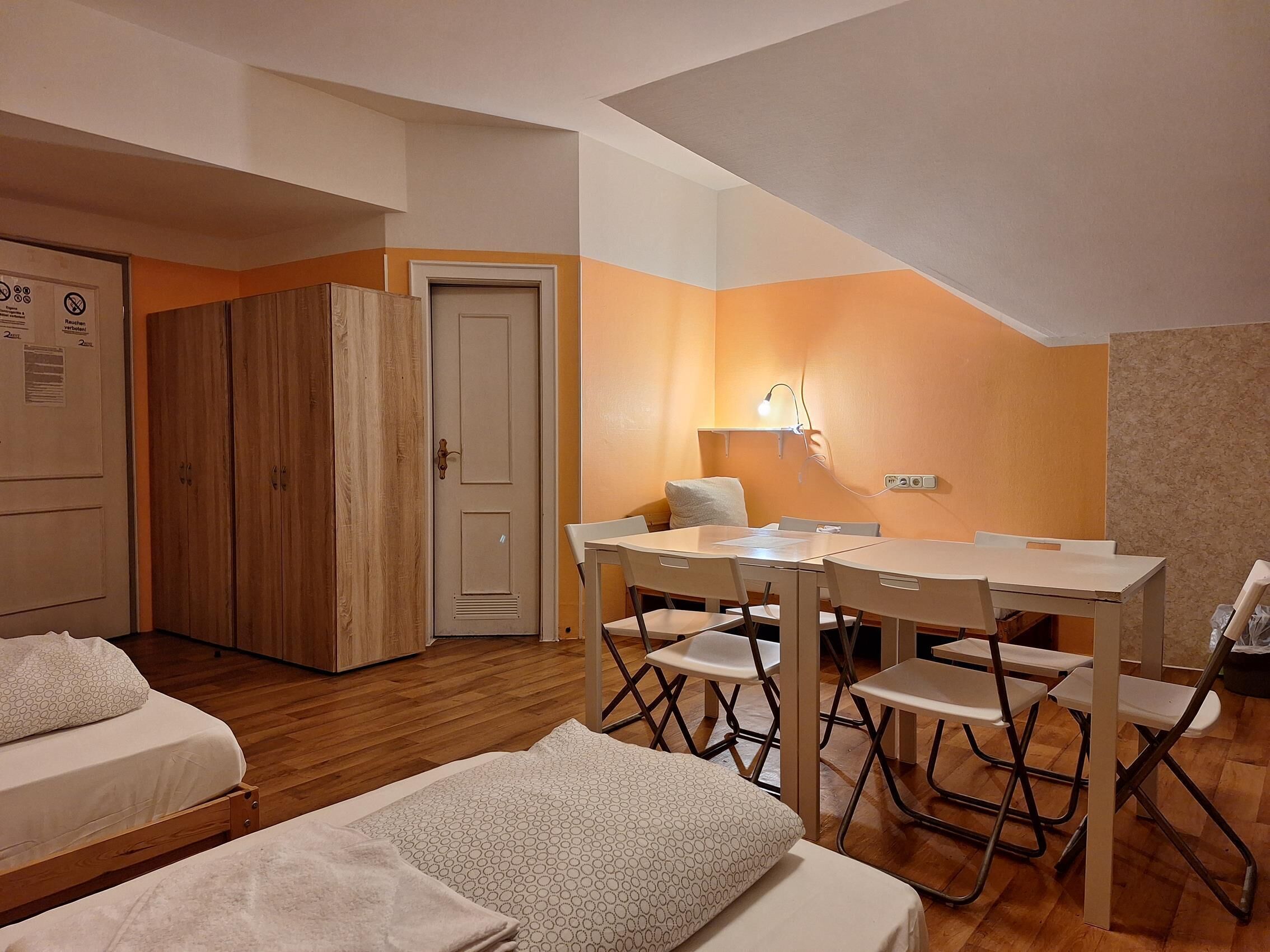 Chambre Quadruple | Ameublement personnalisé, fer et planche  à repasser, Wi-Fi gratuit