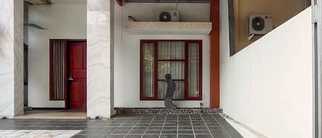 Fachada de la propiedad