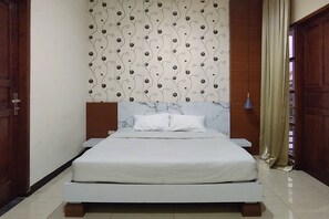 Free WiFi, bed sheets - INNCA - Villa Jatidiri Semarang (Semarang)