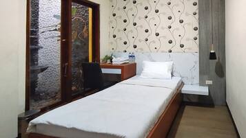 Free WiFi, bed sheets