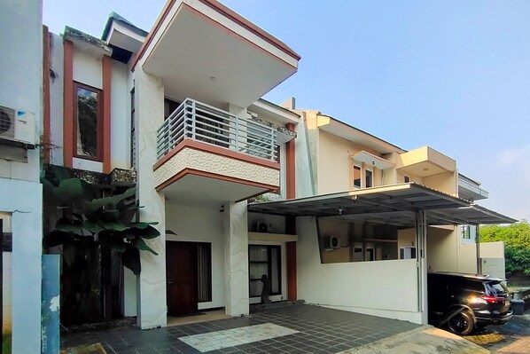Exterior - INNCA - Villa Jatidiri Semarang (Semarang)