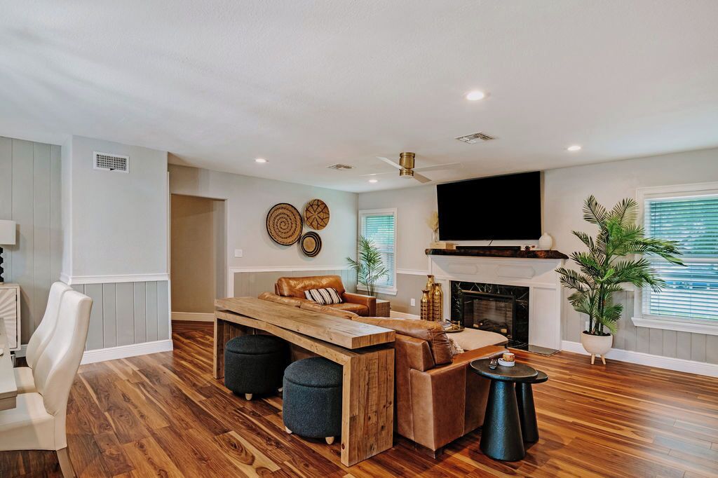 Smart TV, fireplace, offices