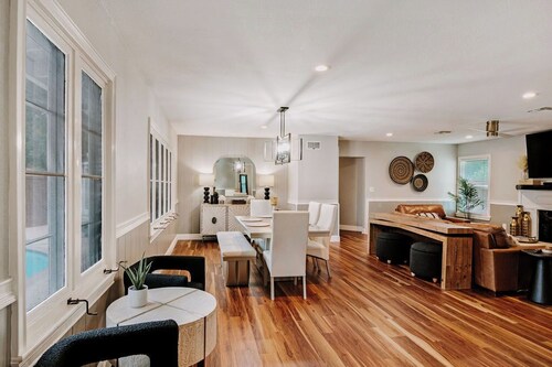 Stunning 4 BD Historical Home+Pool+Min to Ocean Dr+GuestHouse+Sleeps 8