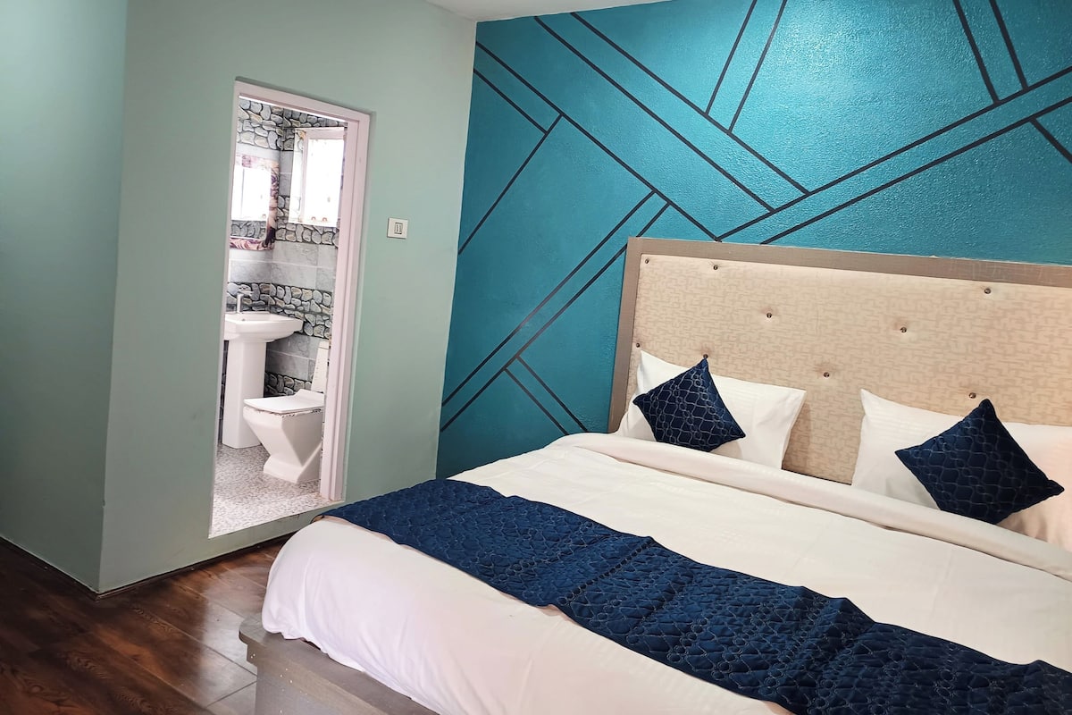 Standard Double Room, Mountain View | Seterika/papan seterika, Wi-fi percuma 