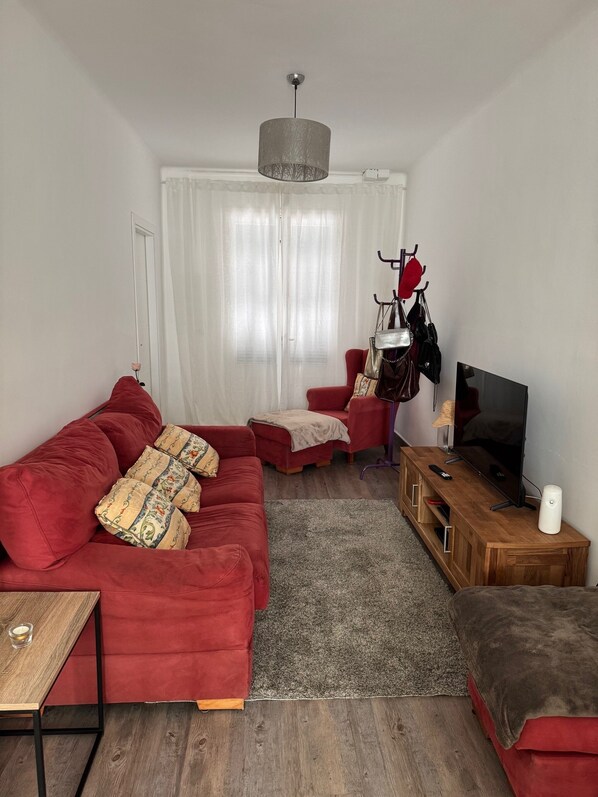 Smart TV - Nice and cozy house with inner courtyard and terrace of 35 m2, 200 m. from the beach. (Porto Cristo)