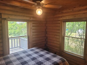 Free WiFi, bed sheets - Hidden Cove - Beauty on the Lake for Family-Friendly Fun! (Oscoda)