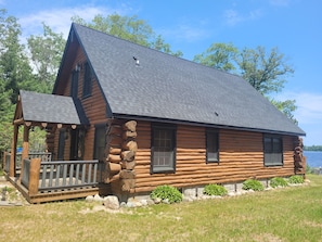 Exterior - Hidden Cove - Beauty on the Lake for Family-Friendly Fun! (Oscoda)