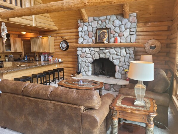 Interior - Hidden Cove - Beauty on the Lake for Family-Friendly Fun! (Oscoda)