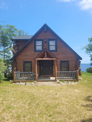 Exterior - Hidden Cove - Beauty on the Lake for Family-Friendly Fun! (Oscoda)