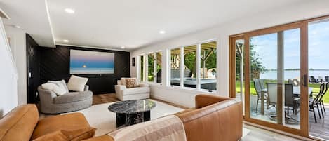 Smart TV, chimenea