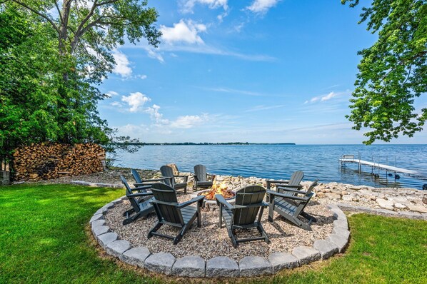 Terrace/patio - Sunset Cove Fall & Winter retreat | Sauna | Hot Tub (Sturgeon Bay)