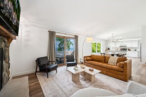 Smart TV y chimenea 