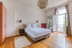 1 dormitorio, escritorio, tabla de planchar con plancha y wifi gratis