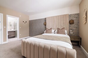 Dubbelrum - 1 kingsize-säng - icke-rökare - utsikt mot bergen | Egyptiska bomullslakan, sängtillbehör av högsta kvalitet och duntäcken