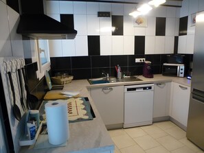 Microwave, dishwasher