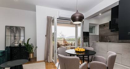 Spaciouses 1-bedroom apartments with AC, WiFi in superb Bilice