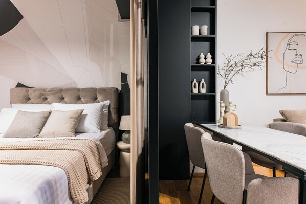 4 bedrooms, iron/ironing board, WiFi, bed sheets